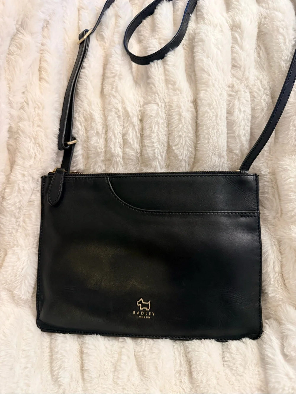 RADLEY LONDON Black Leather Crossbody with Gold Logo